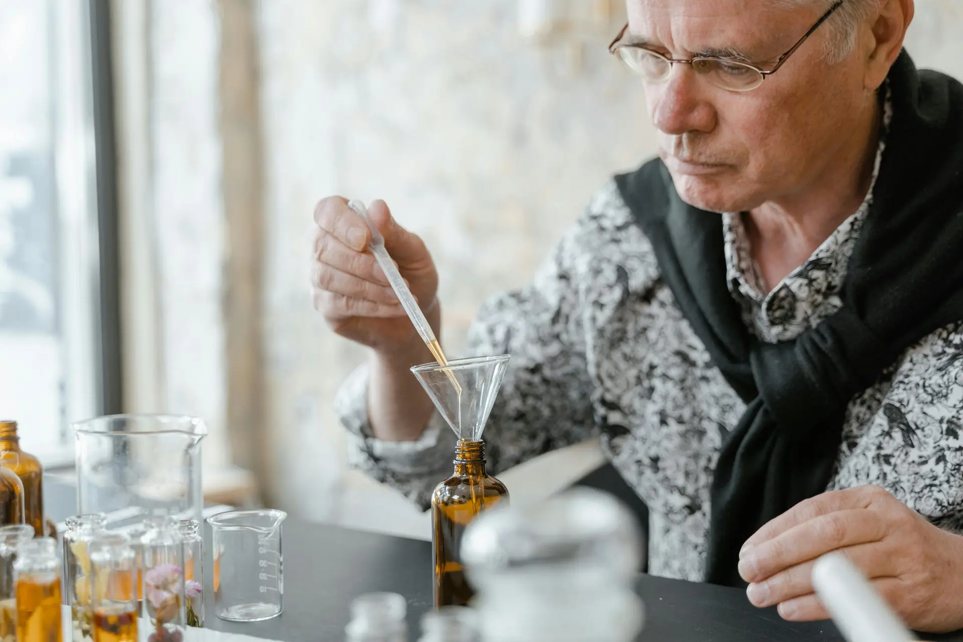 Naturparfum Marken Test 2026: 5 Manufaktur-Linien für Enthusiastinnen