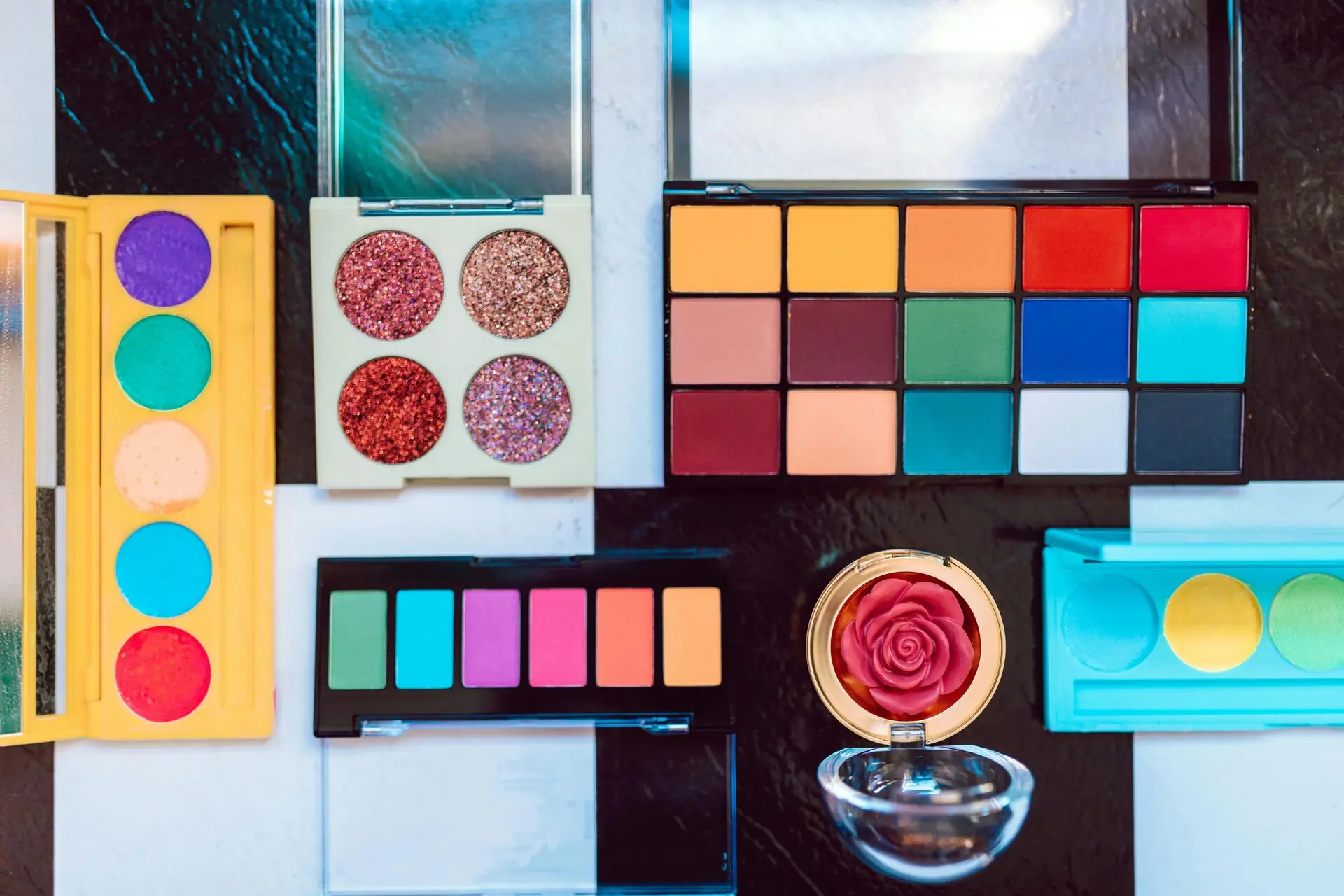 Vegan Make-up Test 2026: 6 konsequent vegane Naturkosmetik-Marken