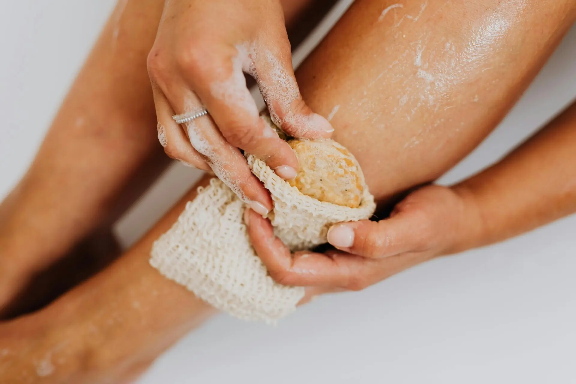 Naturschwamm Vergleich 2026: Konjak, Luffa, Sisal und Cellulose im Test